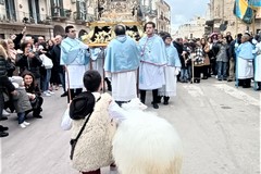 L'emozionante tradizione del pastorello in processione