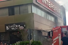Incendio al bar dell'Interspar di Terlizzi, danni ingenti per un corto circuito