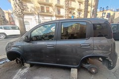 Rubati gli pneumatici ad una Fiat Panda