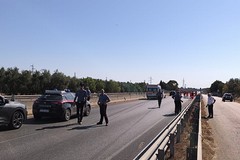 Auto investe gruppo di ciclisti sulla strada provinciale 231: tre morti