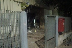 Assalto al postamat di via Quercia: due esplosioni, ma il colpo non va a segno