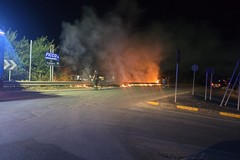 Fiamme dalle sterpaglie nei pressi della sp 231: in azione i Vigili del Fuoco