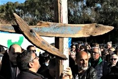 Via Crucis cittadina, nella Concattedtale di Terlizzi la Croce di Cutro