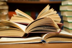 “Giorno della Memoria”, la biblioteca comunale dona libri alle scuole e alle librerie all’aperto