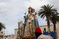 Iniziati i lavori di costruzione del carro floreale della Madonna del Rosario