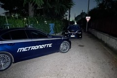 Tentano due furti in pochi minuti, ma arriva la Metronotte. Ladri in fuga