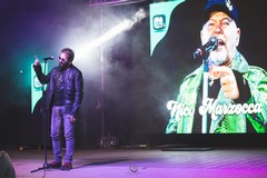 Nico Marzocca con il "suo" Vasco Rossi vince "Quasi uguali show" a Molfetta