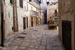 Affidati i lavori di riqualificazione della pavimentazione  di tutto il Borgo Medievale. Le FOTO