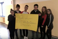 Gli studenti del "De Gemmis": «È vero le condizioni della palestra non sono buone, ma gli altri spazi sono a posto»