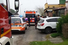 Agonizzante sul pavimento: salvata da Carabinieri e Vigili del Fuoco