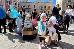 Terlizzi esplode di colori con un “Fior di Carnevale”. Le foto