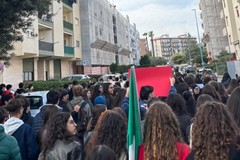 Gli studenti del Polo liceale “Sylos-Fiore” in corteo contro il caro vita