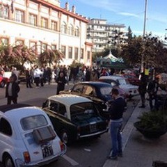 Auto d'epoca in giro per la città