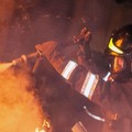 A fuoco una canna fumaria in via Mazzini: nessun ferito