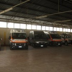 Furto con scasso nella sede della Protezione Civile, in tre portano via un furgone Iveco Daily