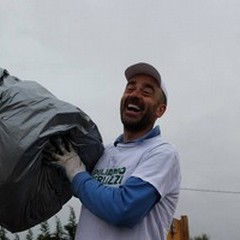 Grandi pulizie in via Mariotto, ma sono i volontari di Puliamo Terlizzi