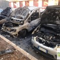 Inferno di fuoco: incendiate tre auto. L'escalation non si ferma