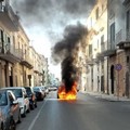 Paura su via Diaz, auto prende fuoco a Terlizzi