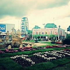 Fiera del Levante, la fontana monumentale allestita con i fiori di Terlizzi