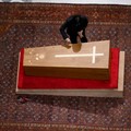 Coperta la bara del Papa, la Diocesi di Molfetta-Ruvo-Giovinazzo-Terlizzi mostra le foto