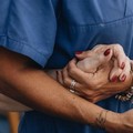 ENeA: apre il nuovo sportello di supporto per le famiglie e di incontro domanda-offerta per assistenti familiari