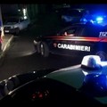 Entra in casa della ex e la minaccia con un pezzo di vetro, arrestato un 30enne