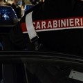 Mistero nella notte: ordigno sotto la finestra della casa di una donna