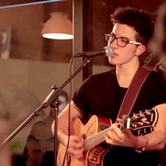 Federico Baroni figlio di terlizzesi, torna in camper per suonare a Terlizzi