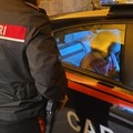 Sorpresi a rubare un suv, speronano l'auto dei Carabinieri: preso un 58enne