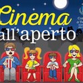 Il parco comunale si trasforma in un cinema all'aperto per ragazzi