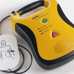 La Regione consegna defibrillatori ai comuni: Terlizzi non c'è