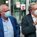 Emiliano e Lopalco: «Vaccinazioni AstraZeneca riprendono da domani»