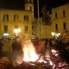 Santa Lucia, falò e riapertura della chiesa