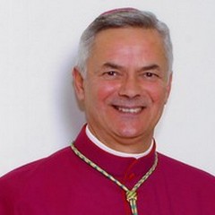 Scandalo ex prete pedofilo a Foggia, le telecamere della D'Urso alla ricerca del vescovo Cornacchia