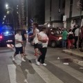 Violento scontro fra auto e moto in viale Italia. Tre feriti, grave centauro