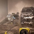 Auto prende fuoco all'interno di un garage di via Metastasio