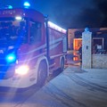 Fiamme in un deposito agricolo, De Chirico: «Tenete chiuse le finestre»