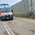 Travolti in bici a Terlizzi, lei è in prognosi riservata: è caccia all'auto pirata