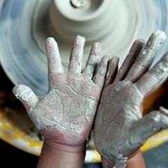 Via al laboratorio di ceramica per ragazzi