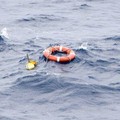 Una catena umana sotto il Comune per protestare contro il Governo