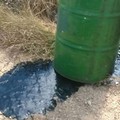 Un fusto di olio esausto a due passi dall'Arco di Portoni