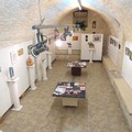 Small Art, gli artisti regalano piccole opere d'arte ai visitatori
