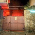 Auto in fiamme a Terlizzi: il rogo in un atrio condominiale di via Cialdini