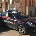 Entra in auto, gli ruba il cellulare e scappa: arrestato un 30enne