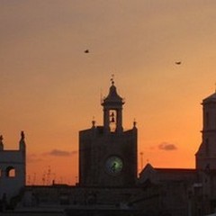 L'orologio della torre normanna torna a segnare l'ora giusta