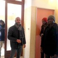 L'accoglienza in via Firenze, migranti al riparo dalla neve