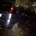 Auto fuori strada sulla Terlizzi-Mariotto per colpa di tufi sulla carreggiata