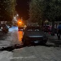 Incidente in pieno centro: Mercedes finisce nella Villa Comunale