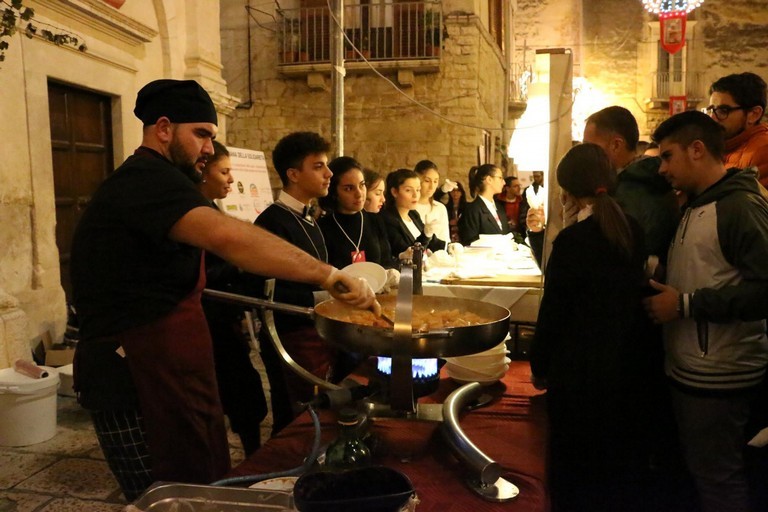 calici nel borgo antico