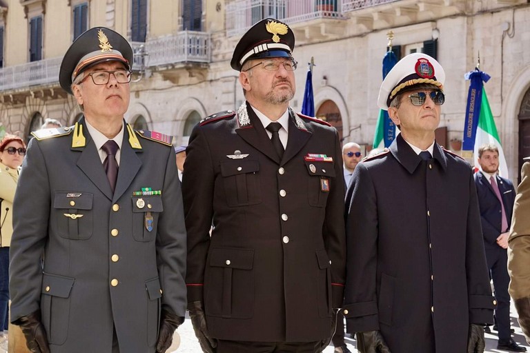 A destra, il dirigente Raffaele Campanella